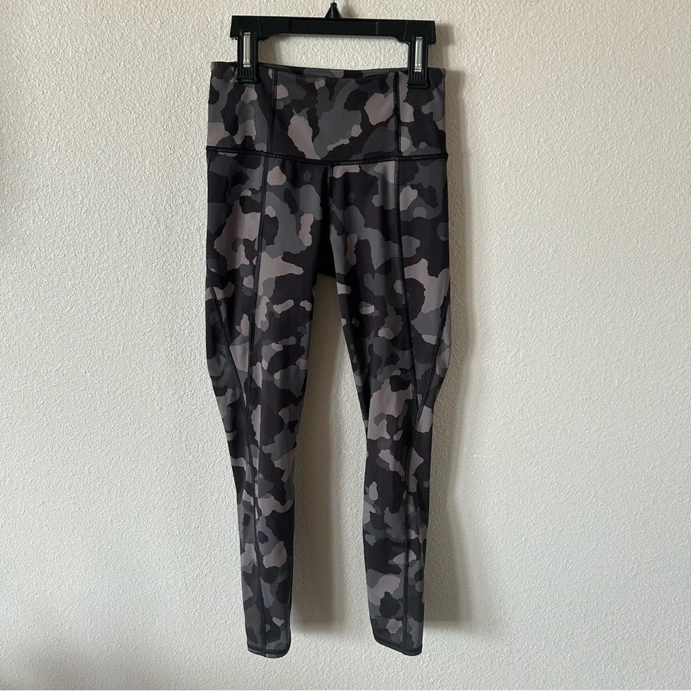 Athleta Lightning Stash Pocket Camo 7/8 Tight Leggings